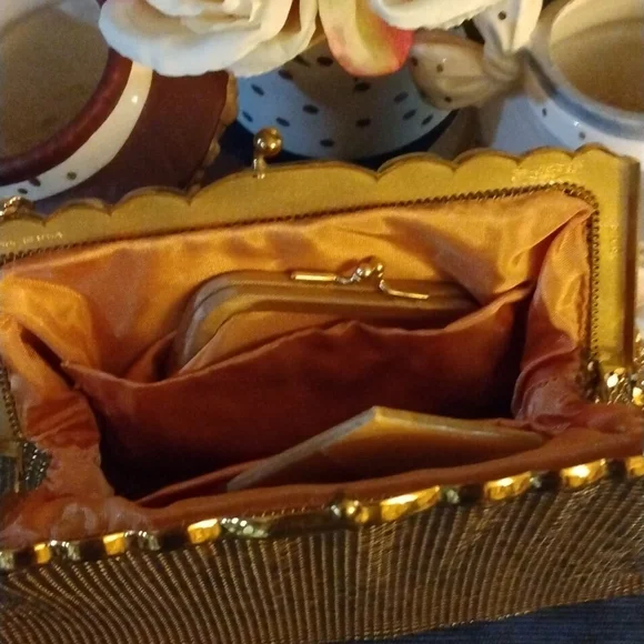 Vintage,Whiting&Davis # 2981,Gold Metallic Evening Bag with Mother of Pearl top. - Picture 12 of 16